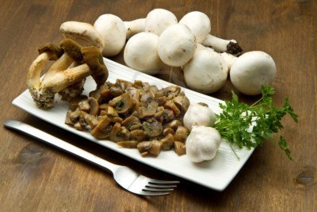 10786051-cooked-and-fresh-mushrooms.jpg
