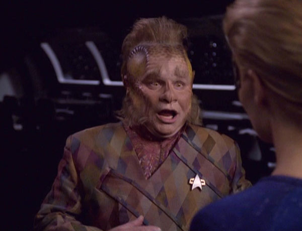 Neelix_surprised_by_Seven.jpg