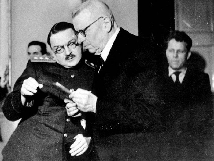 Valvontakomissio.jpg Valvontakomissio.jpg