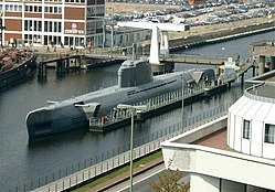 250px-2004-Bremerhaven_U-Boot-Museum-Sicherlich_retouched.jpg