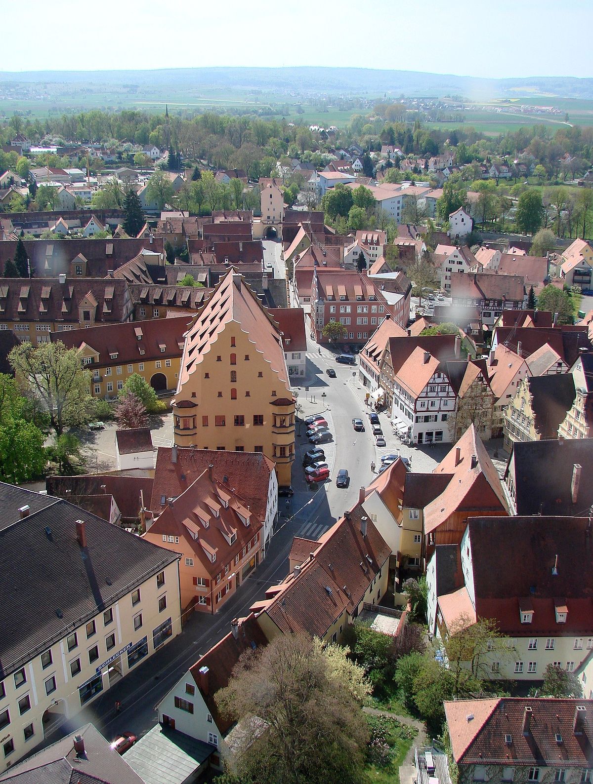 1200px-NördlingenDanielBlickSüden.jpg