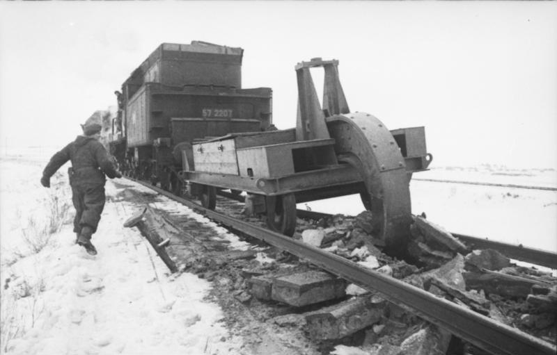 Bundesarchiv_Bild_101I-279-0901-31,_Russland,_Einsatz_des_'Schienenwolf'.jpg