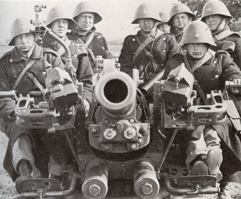 Danish_anti-aircraft_crew.jpg